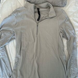 Lululumon medium light gray quarter zip in perfect condition